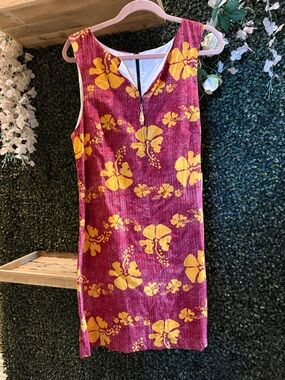 Heritage USC Floral Shift Dress - Red & gold
🌹🌼🌹🌼🌹🌼